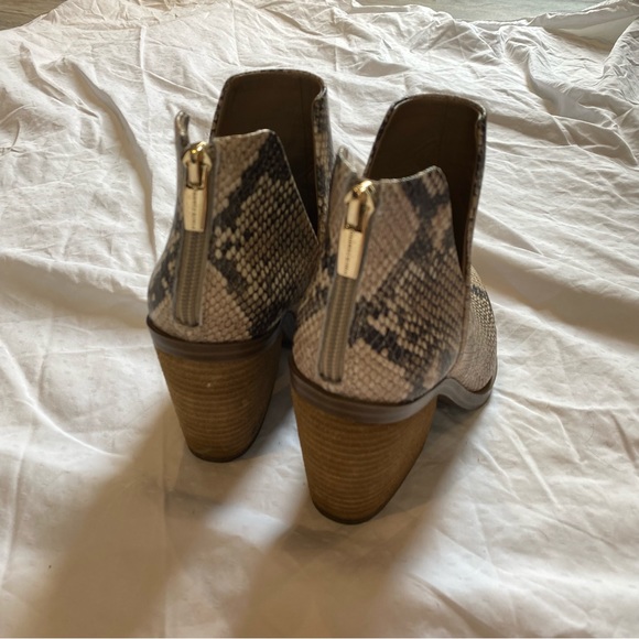 Vince Camuto leather snake print ankle booties US 7 - Picture 8 of 10